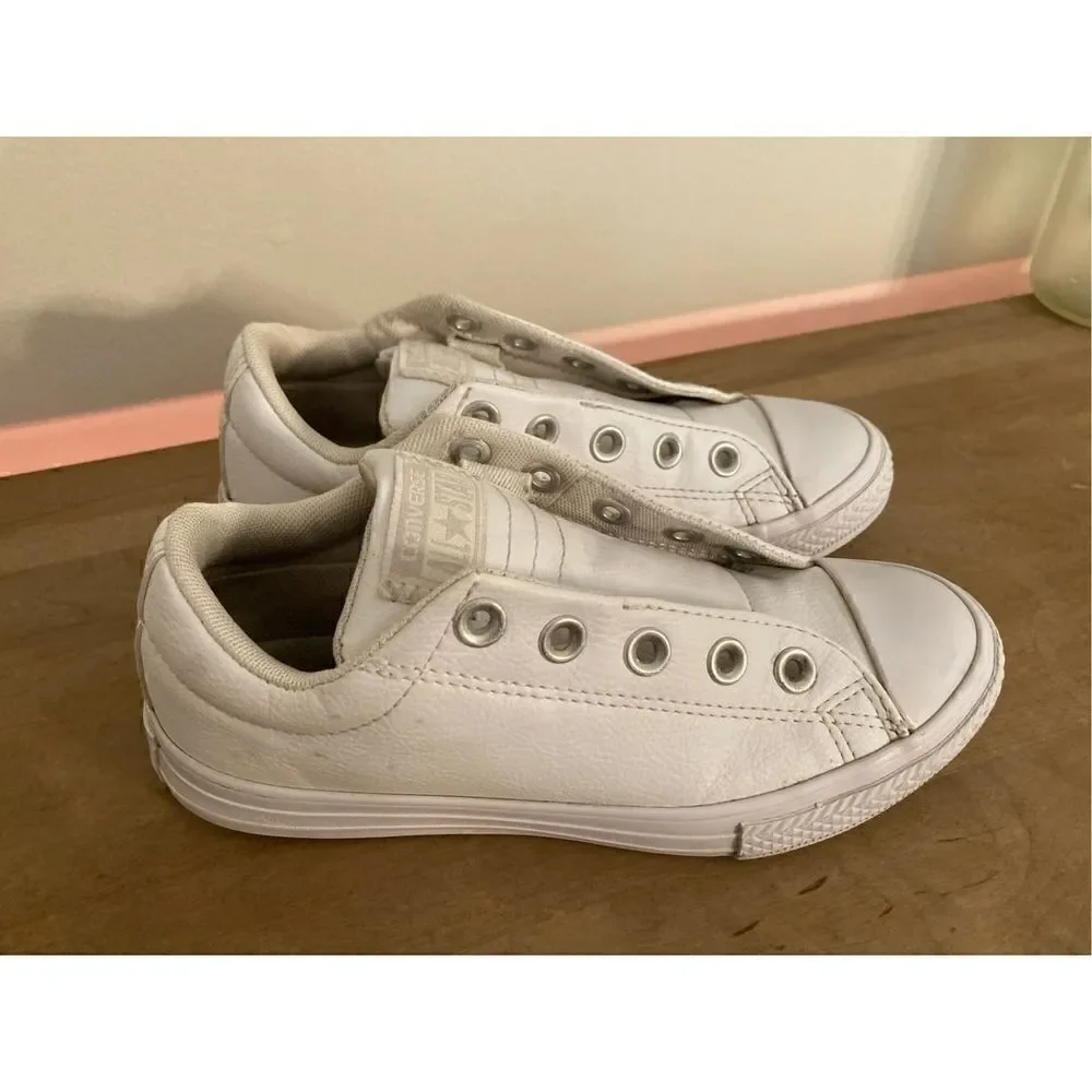 Converse youth size 1 Chuck Taylor all star sneakers white girls boys junior